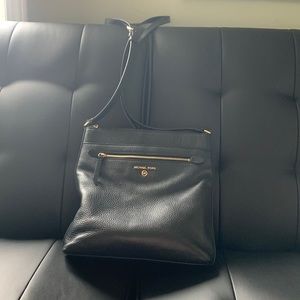 Micheal Kors Jet Set Large Pebbled Leather Crossbody Bag